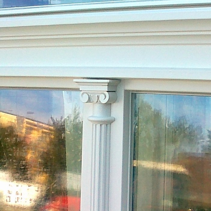 spaletove-okno-AZ-EKOTHERM-s-ozdobnymi-hlavicemi