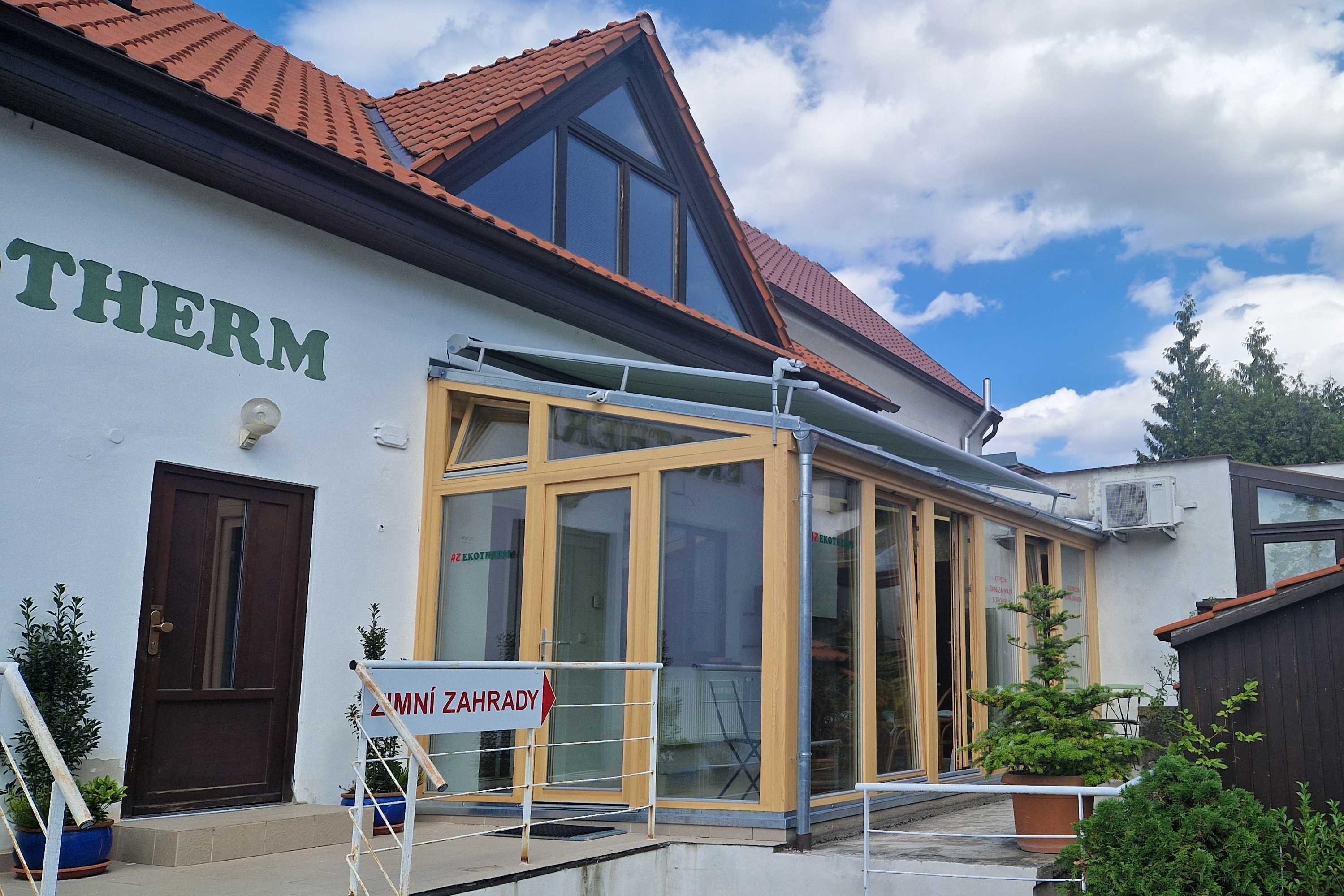 Nová vzorová typová zimní zahrada RIVIERA s izolačními trojskly v sídle společnosti v Praze-Uhříněvsi