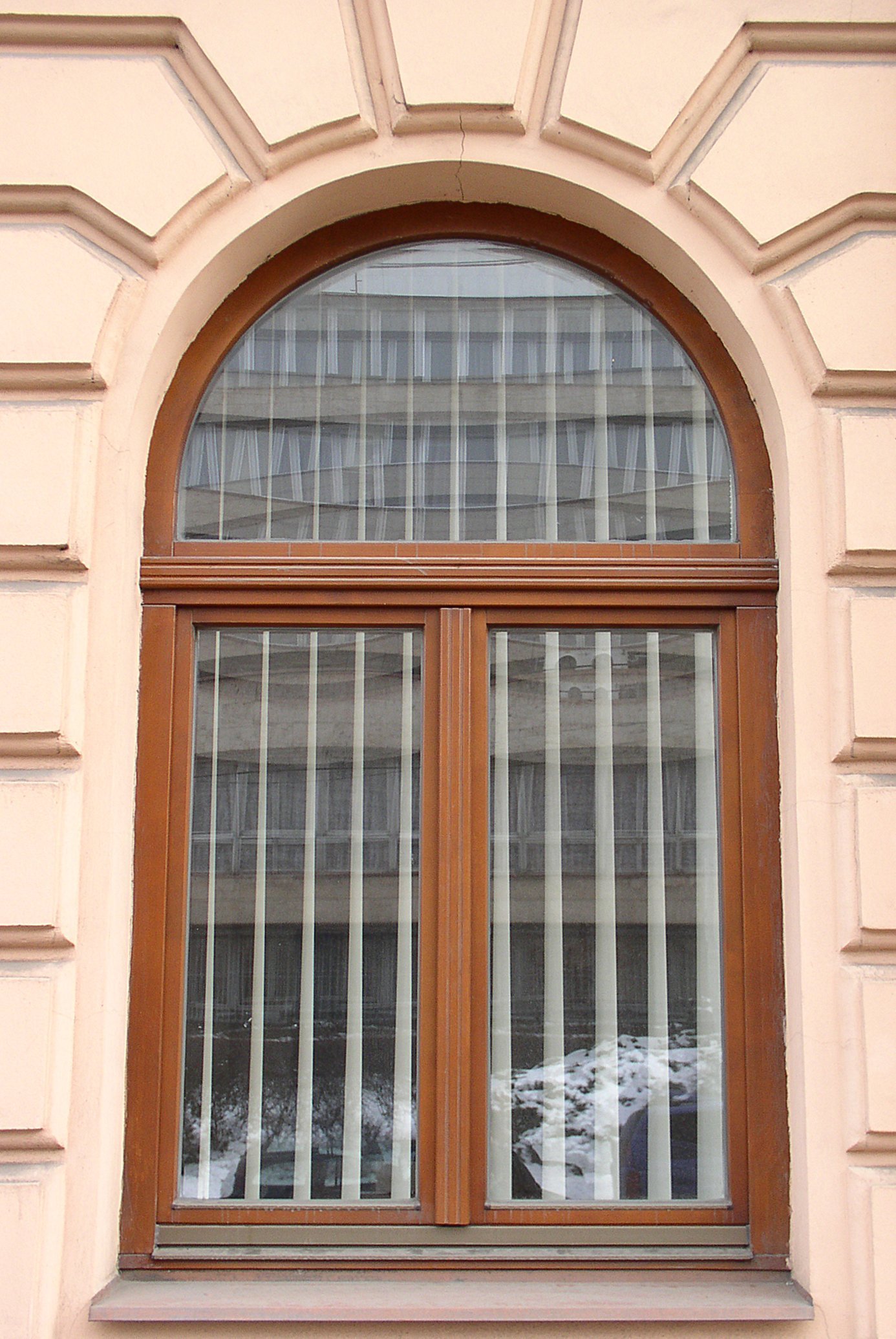 dvoukridle-okno-AZ-EKOTHERM-s-obloukovym-nadsvetlkem